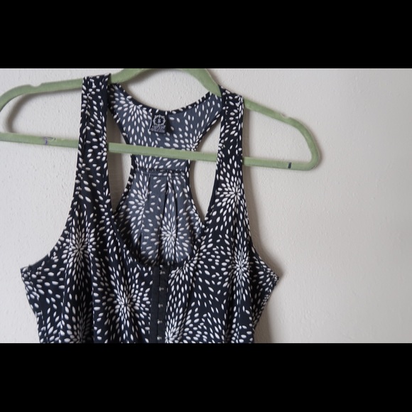 ‘Empyre’ Summer tank racer back eyelet hook - Picture 7 of 8